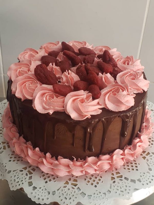 Pastel relleno de Frutas y Crema Pastelera